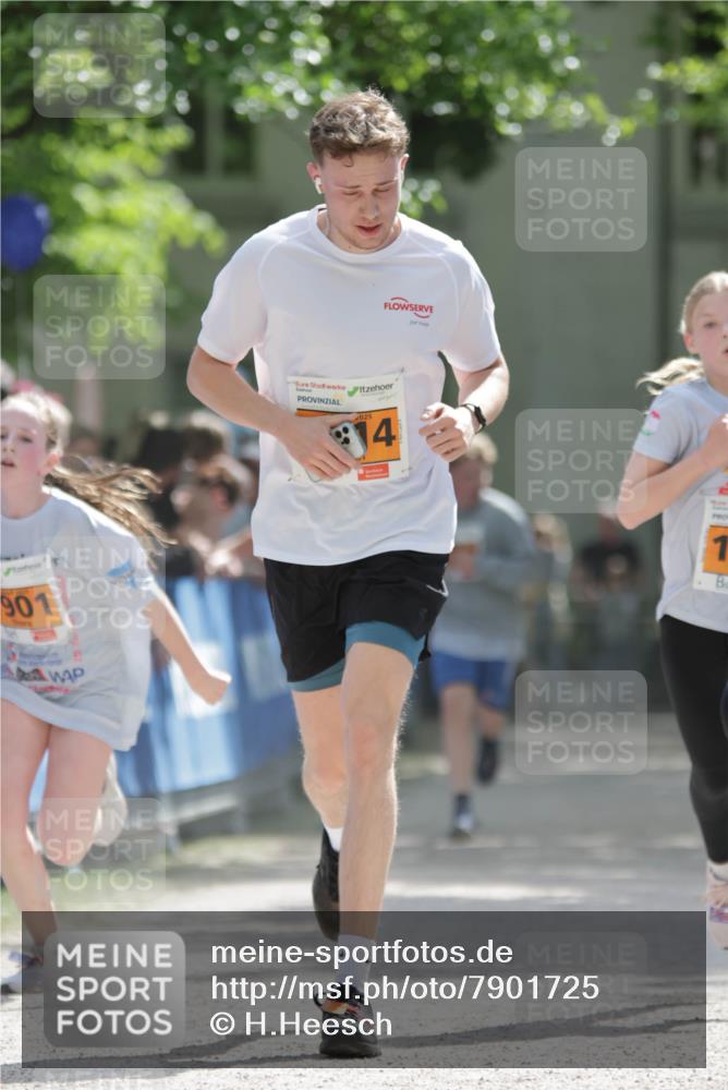 17.05.2025 - Störlauf H.Heesch http://msf.ph/oto/7901725 17.05.2025 15:27:18 Ziel 901, 025, 14 meine-sportfotos.de
