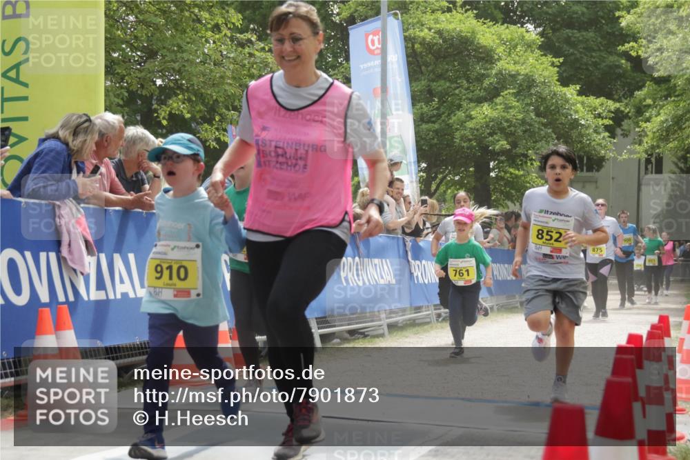 17.05.2025 - Störlauf H.Heesch http://msf.ph/oto/7901873 17.05.2025 14:16:48 Ziel 910, 1992, 761, 852, 900, 875, 801 meine-sportfotos.de