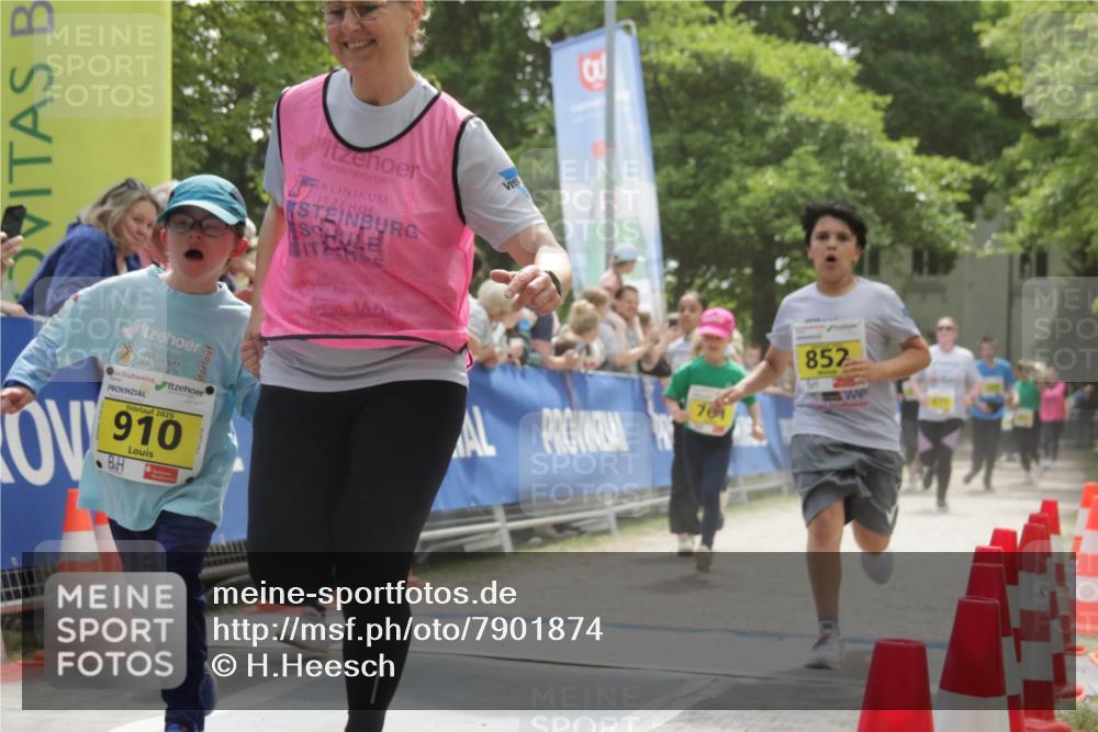 17.05.2025 - Störlauf H.Heesch http://msf.ph/oto/7901874 17.05.2025 14:16:48 Ziel 2025, 910, 852 meine-sportfotos.de