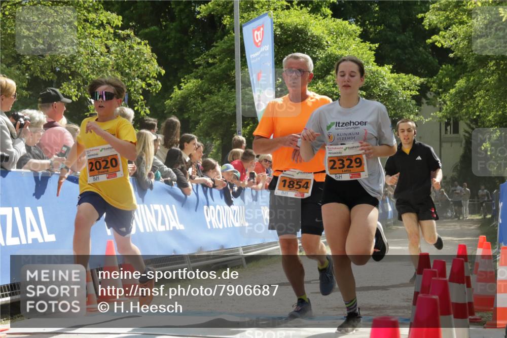 17.05.2025 - Störlauf H.Heesch http://msf.ph/oto/7906687 17.05.2025 15:30:02 Ziel 2020, 1854, 2329 meine-sportfotos.de