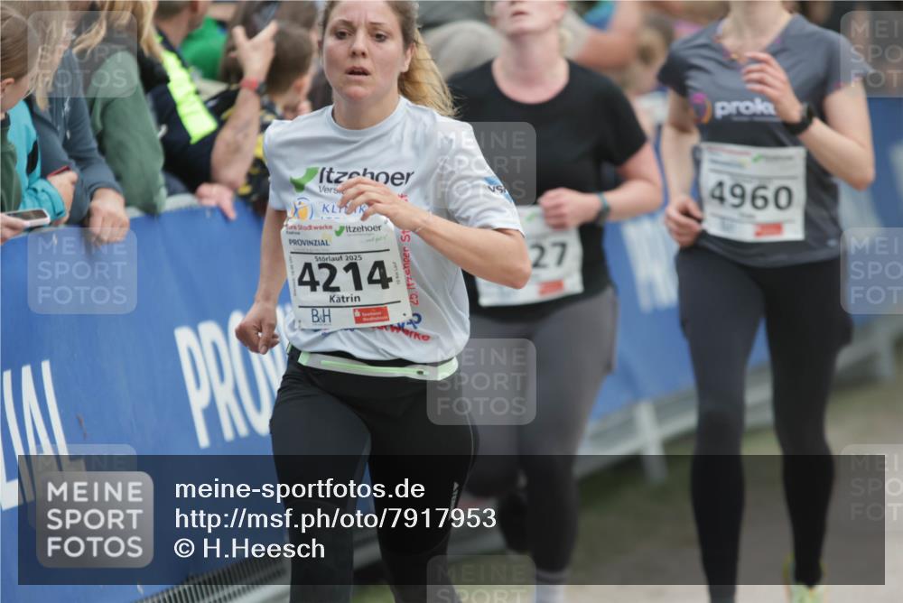 17.05.2025 - Störlauf H.Heesch http://msf.ph/oto/7917953 17.05.2025 18:58:51 Ziel 2025, 4214, 25, 27, 4960 meine-sportfotos.de