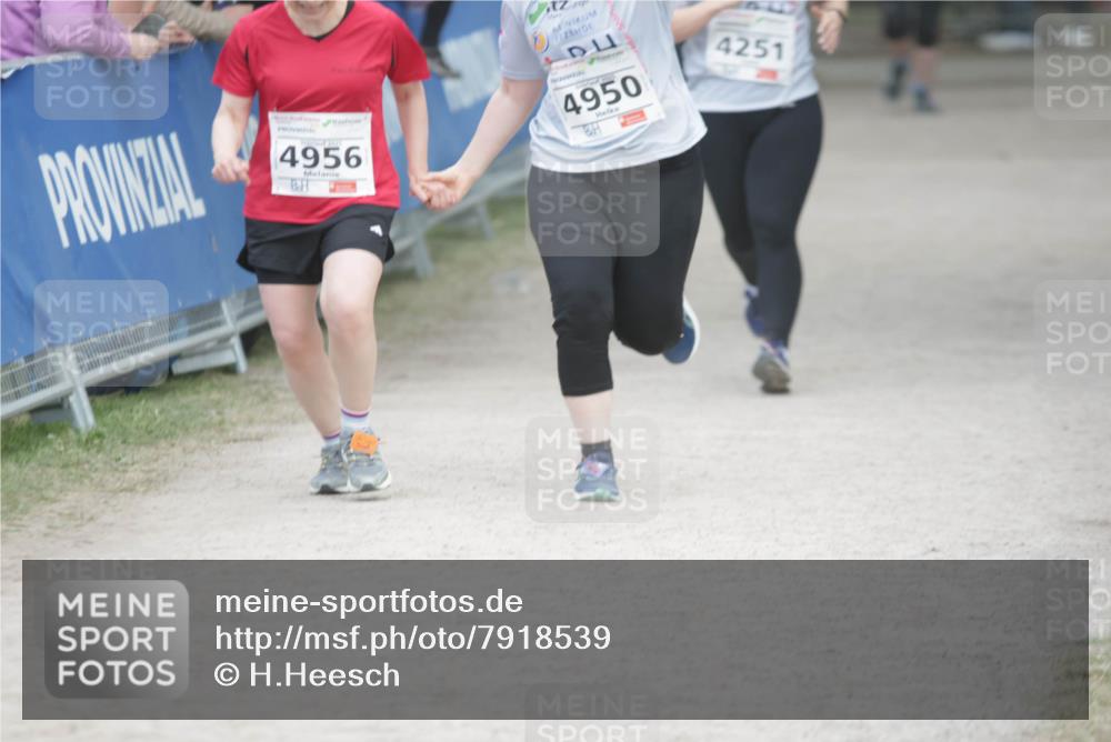 17.05.2025 - Störlauf H.Heesch http://msf.ph/oto/7918539 17.05.2025 19:10:00 Ziel 4956, 4950, 4251 meine-sportfotos.de