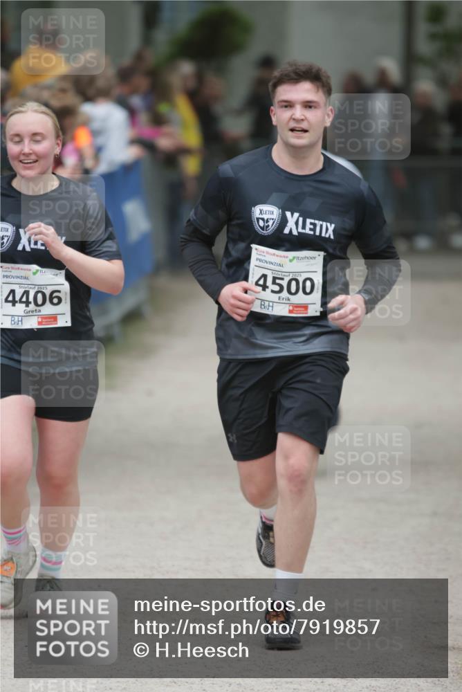17.05.2025 - Störlauf H.Heesch http://msf.ph/oto/7919857 17.05.2025 19:01:56 Ziel 2025, 4406, 2025, 4500 meine-sportfotos.de