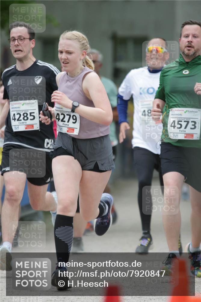 17.05.2025 - Störlauf H.Heesch http://msf.ph/oto/7920847 17.05.2025 19:04:57 Ziel 2025, 4285, 2025, 4279, 48, 2025, 4573 meine-sportfotos.de