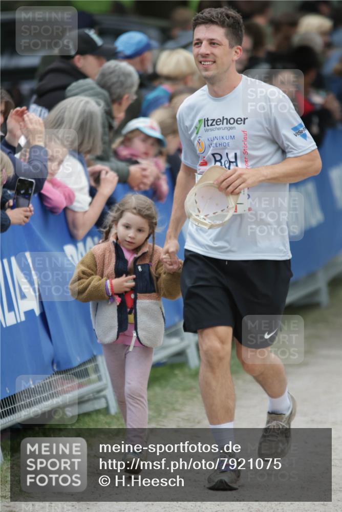17.05.2025 - Störlauf H.Heesch http://msf.ph/oto/7921075 17.05.2025 19:06:00 Ziel  meine-sportfotos.de