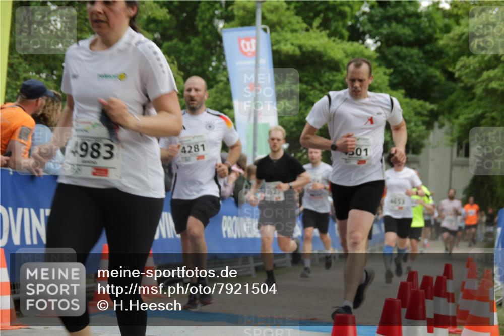 17.05.2025 - Störlauf H.Heesch http://msf.ph/oto/7921504 17.05.2025 18:59:30 Ziel 4983, 4281, 501, 4653 meine-sportfotos.de