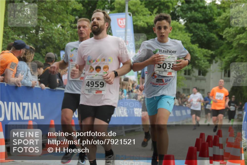 17.05.2025 - Störlauf H.Heesch http://msf.ph/oto/7921521 17.05.2025 18:59:38 Ziel 2025, 4959, 2025, 503, 4262 meine-sportfotos.de
