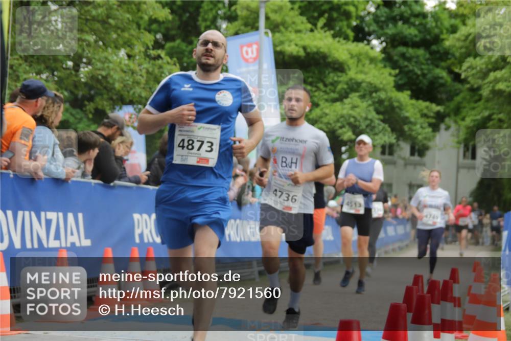 17.05.2025 - Störlauf H.Heesch http://msf.ph/oto/7921560 17.05.2025 19:00:14 Ziel 4873, 4736, 4513 meine-sportfotos.de