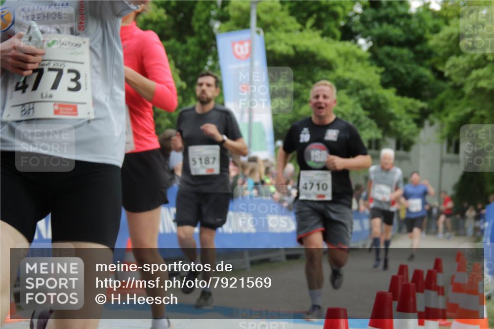 17.05.2025 - Störlauf H.Heesch http://msf.ph/oto/7921569 17.05.2025 19:00:21 Ziel 4773, 5187, 4710 meine-sportfotos.de