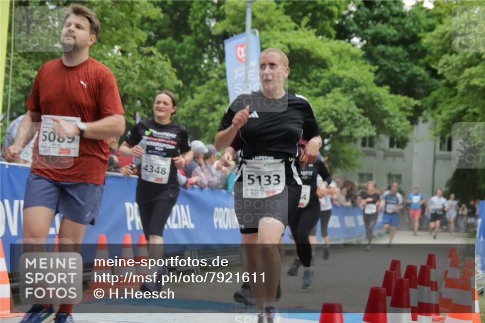 17.05.2025 - Störlauf H.Heesch http://msf.ph/oto/7921611 17.05.2025 19:01:30 Ziel 5089, 4348, 5133 meine-sportfotos.de