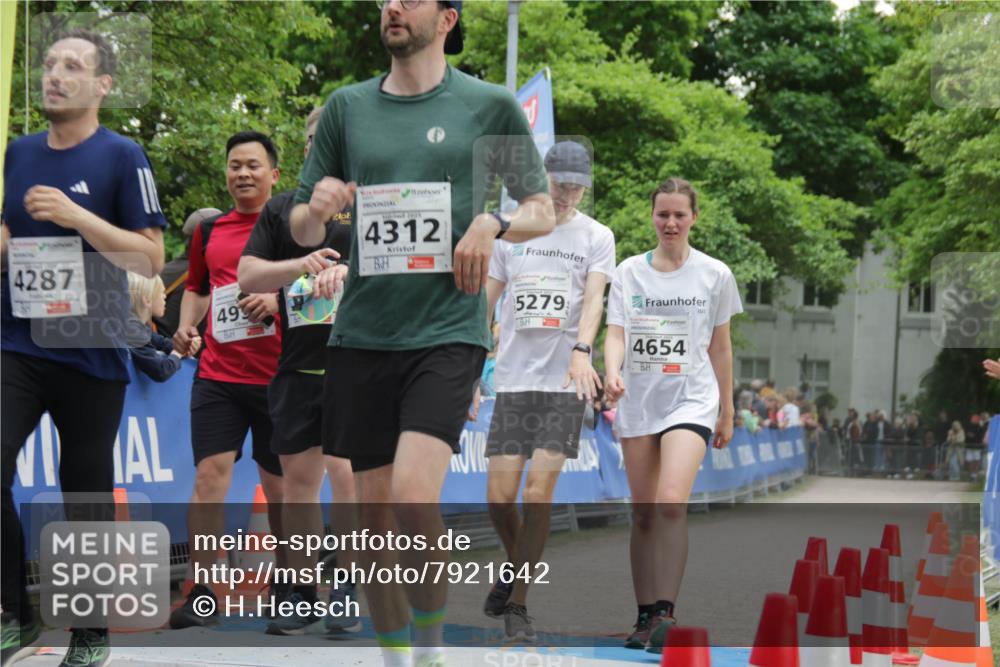 17.05.2025 - Störlauf H.Heesch http://msf.ph/oto/7921642 17.05.2025 19:02:17 Ziel 4287, 49, 4312, 5279, 4654 meine-sportfotos.de