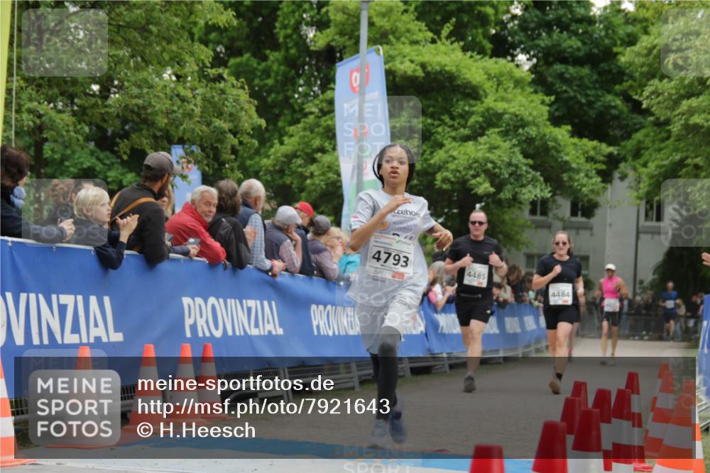 17.05.2025 - Störlauf H.Heesch http://msf.ph/oto/7921643 17.05.2025 19:02:30 Ziel 4793, 4485, 4484 meine-sportfotos.de