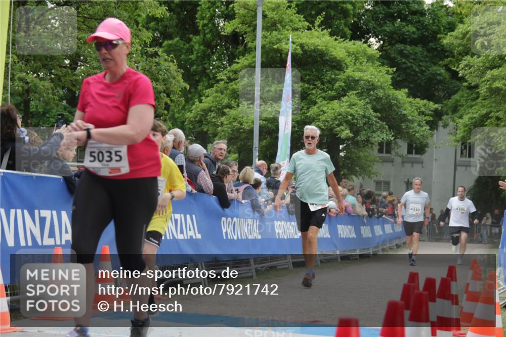 17.05.2025 - Störlauf H.Heesch http://msf.ph/oto/7921742 17.05.2025 19:05:02 Ziel 5035, 4240, 4386 meine-sportfotos.de
