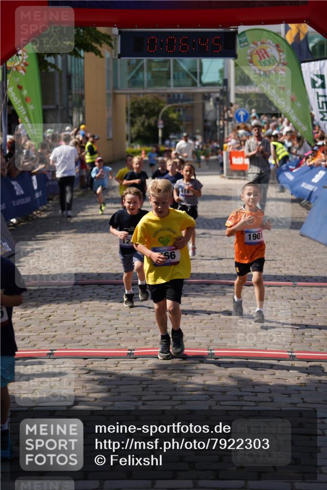 13.06.2025 - Holstenköstenlauf Felixshl http://msf.ph/oto/7922303 13.06.2025 15:36:45 Laufen 284, 418, 422, 423, 558, 566, 674, 679, 943, 1156, 1191, 1290, 1292, 1295, 1901 meine-sportfotos.de