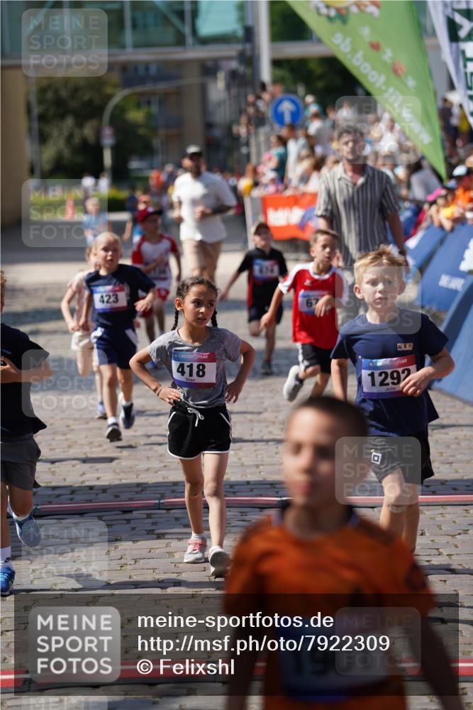 13.06.2025 - Holstenköstenlauf Felixshl http://msf.ph/oto/7922309 13.06.2025 15:36:48 Laufen 284, 418, 422, 423, 558, 566, 674, 679, 943, 1156, 1290, 1292, 1901 meine-sportfotos.de