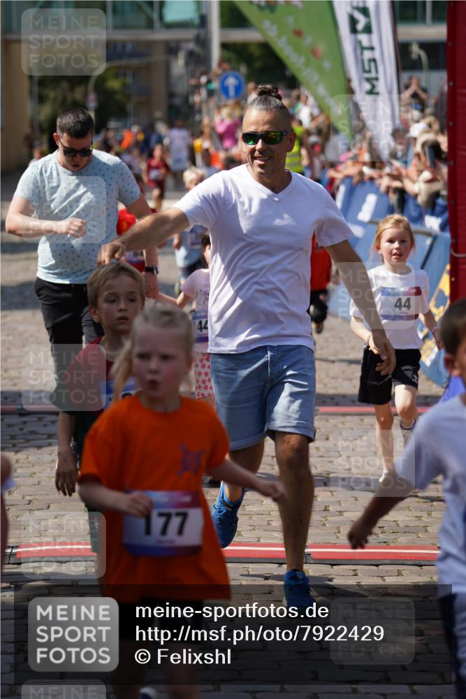 13.06.2025 - Holstenköstenlauf Felixshl http://msf.ph/oto/7922429 13.06.2025 15:37:35 Laufen 44, 67, 84, 177, 279, 286, 824, 946, 1199, 1378, 1414, 1437, 1447, 1801, 1863 meine-sportfotos.de