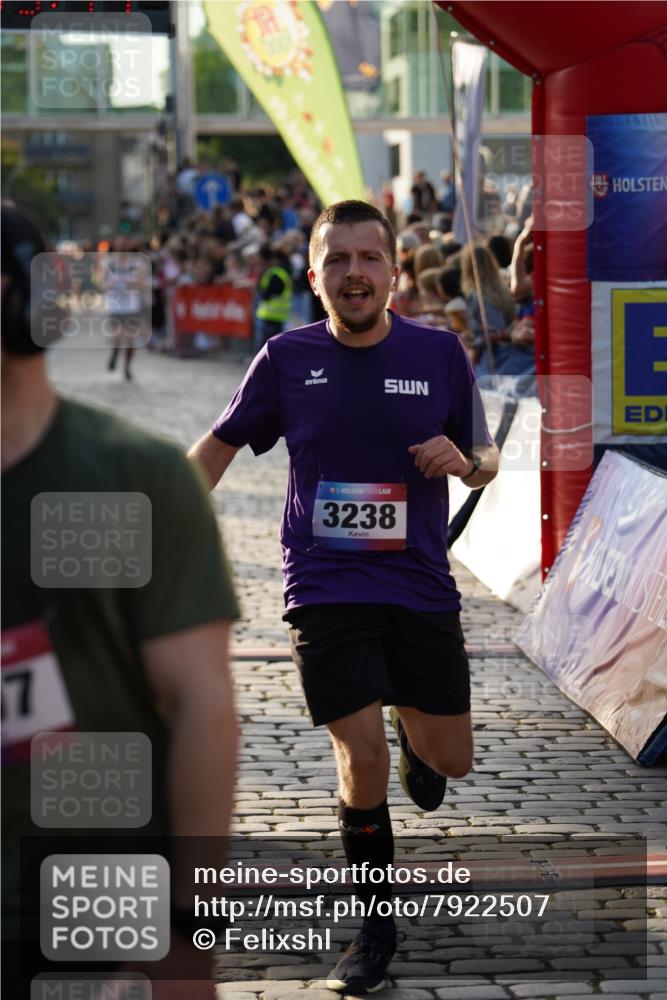 13.06.2025 - Holstenköstenlauf Felixshl http://msf.ph/oto/7922507 13.06.2025 19:49:11 Laufen 2097, 3216, 3238 meine-sportfotos.de