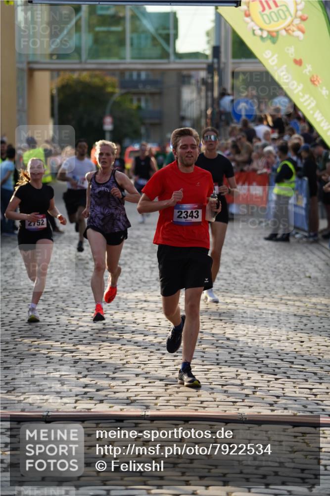 13.06.2025 - Holstenköstenlauf Felixshl http://msf.ph/oto/7922534 13.06.2025 19:49:23 Laufen 2211, 2216, 2343, 2528, 2548, 2752, 2839, 2944 meine-sportfotos.de
