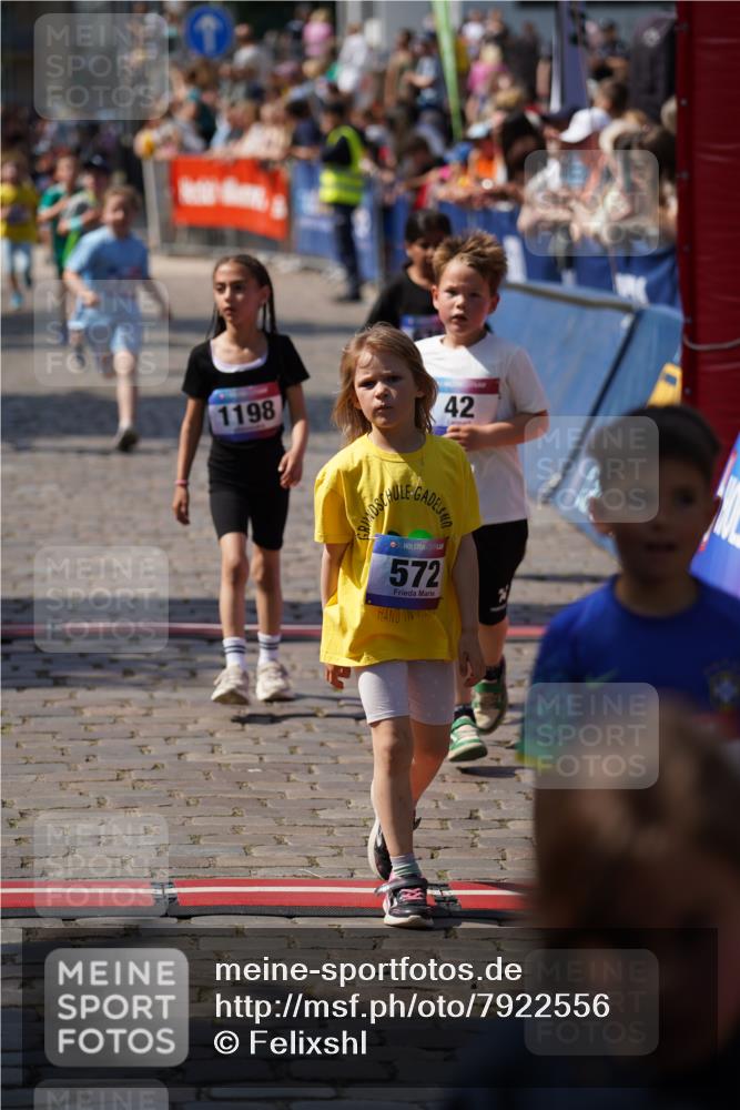 13.06.2025 - Holstenköstenlauf Felixshl http://msf.ph/oto/7922556 13.06.2025 15:38:07 Laufen 36, 42, 272, 417, 421, 429, 564, 572, 675, 834, 1198, 1440, 1894 meine-sportfotos.de