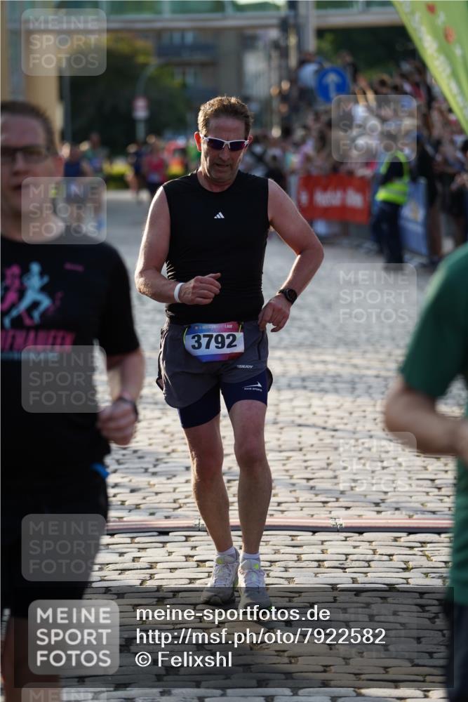 13.06.2025 - Holstenköstenlauf Felixshl http://msf.ph/oto/7922582 13.06.2025 19:49:32 Laufen 2839, 2944, 3229, 3792, 3824 meine-sportfotos.de
