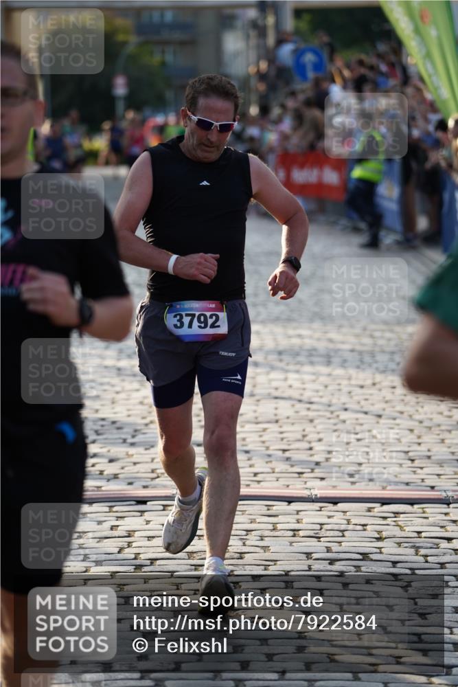 13.06.2025 - Holstenköstenlauf Felixshl http://msf.ph/oto/7922584 13.06.2025 19:49:32 Laufen 2839, 2944, 3229, 3792, 3824 meine-sportfotos.de