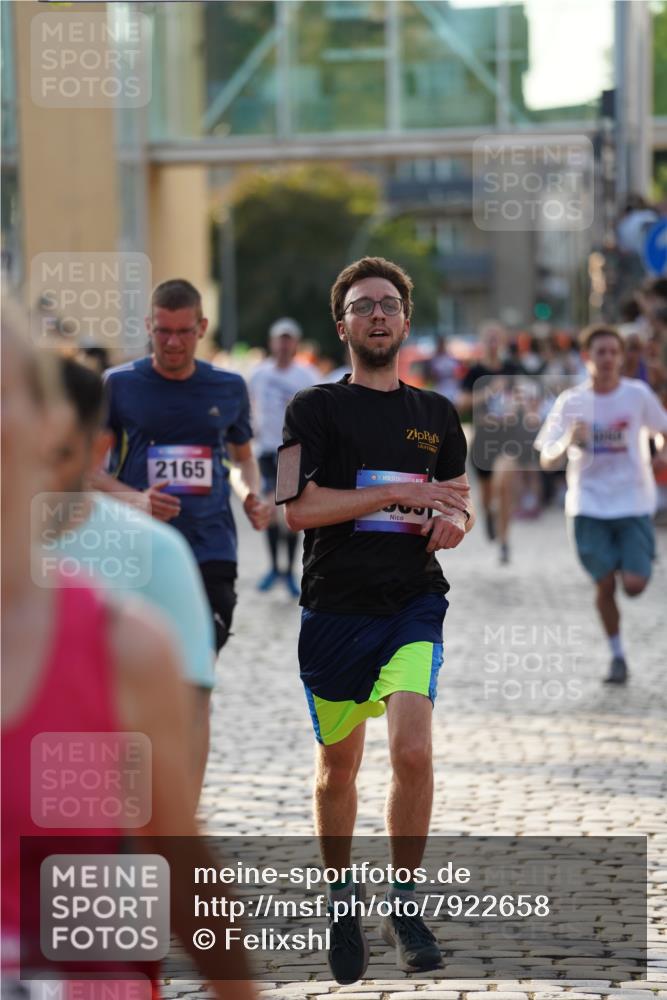 13.06.2025 - Holstenköstenlauf Felixshl http://msf.ph/oto/7922658 13.06.2025 19:49:51 Laufen 2165, 2197, 2347, 2415, 2569, 2713, 3029, 3049, 3050 meine-sportfotos.de