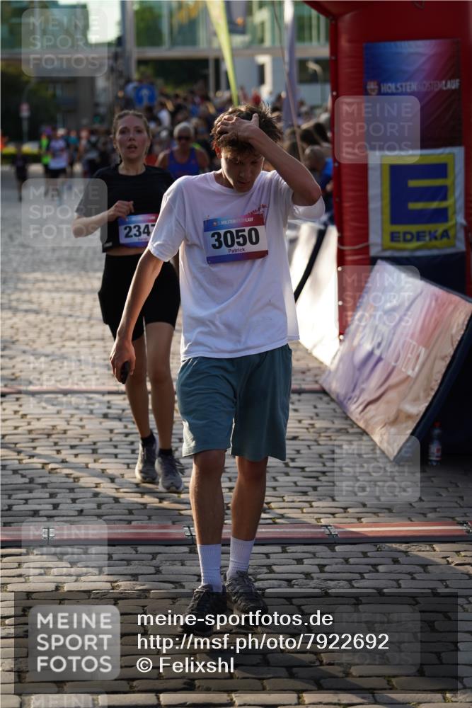 13.06.2025 - Holstenköstenlauf Felixshl http://msf.ph/oto/7922692 13.06.2025 19:49:57 Laufen 2215, 2347, 2415, 2713, 3049, 3050 meine-sportfotos.de