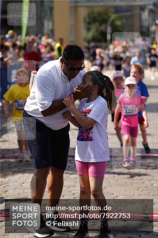 13.06.2025 - Holstenköstenlauf Felixshl http://msf.ph/oto/7922753 13.06.2025 15:38:50 Laufen 81, 87, 101, 271, 274, 425, 431, 565, 569, 673, 677, 678, 948, 1201, 1846, 1897 meine-sportfotos.de