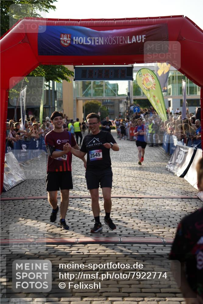 13.06.2025 - Holstenköstenlauf Felixshl http://msf.ph/oto/7922774 13.06.2025 19:50:14 Laufen 2024, 2545, 2823, 2845, 3115 meine-sportfotos.de