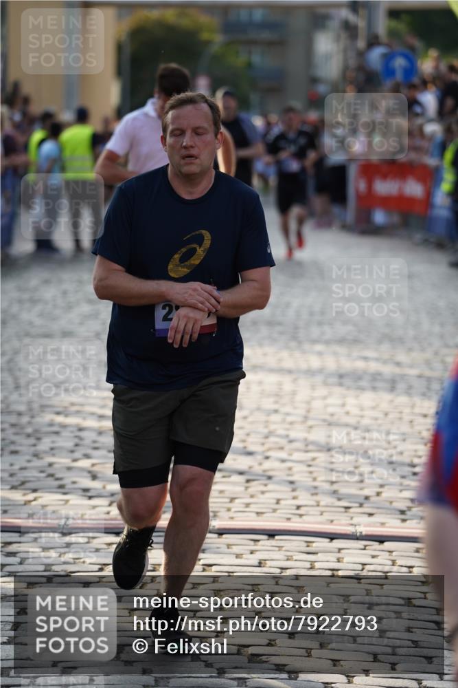 13.06.2025 - Holstenköstenlauf Felixshl http://msf.ph/oto/7922793 13.06.2025 19:50:21 Laufen 2551, 2631, 2823, 3115, 3117 meine-sportfotos.de