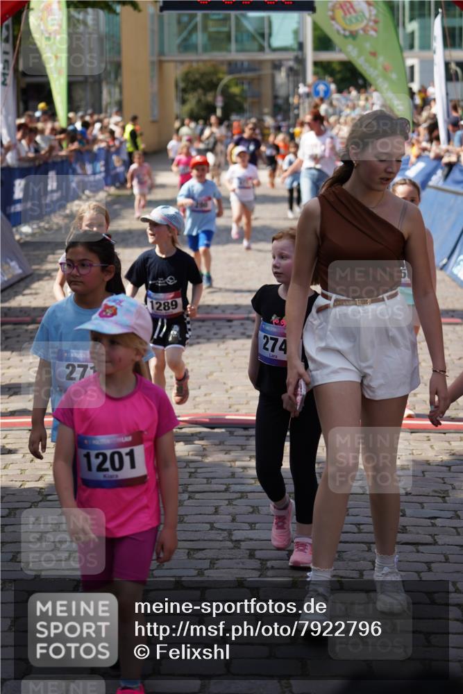 13.06.2025 - Holstenköstenlauf Felixshl http://msf.ph/oto/7922796 13.06.2025 15:39:02 Laufen 86, 185, 186, 280, 671, 822, 823, 832, 950, 1289, 1852, 1877 meine-sportfotos.de