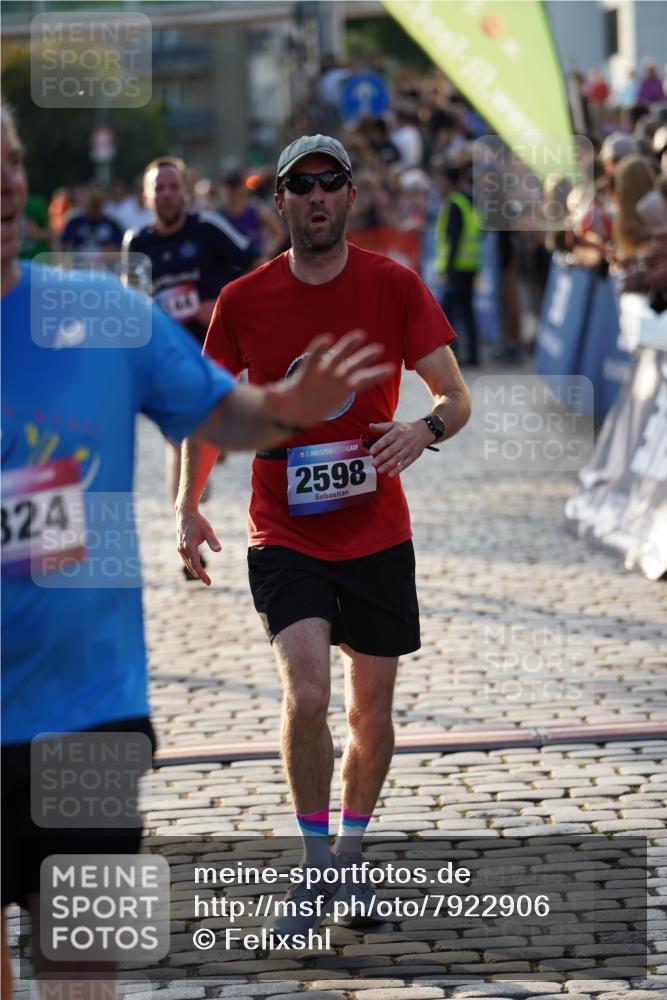 13.06.2025 - Holstenköstenlauf Felixshl http://msf.ph/oto/7922906 13.06.2025 19:50:47 Laufen 2598, 2724, 2824, 2926, 3016, 3144, 3582, 3595, 3627, 3796 meine-sportfotos.de