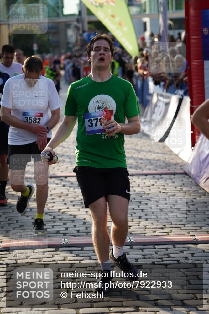 13.06.2025 - Holstenköstenlauf Felixshl http://msf.ph/oto/7922933 13.06.2025 19:50:57 Laufen 2003, 2674, 2698, 2739, 2835, 2926, 3081, 3120, 3582, 3595, 3621, 3627, 3796, 3928 meine-sportfotos.de