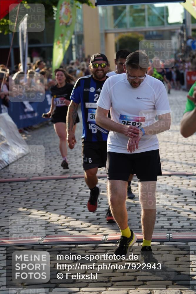 13.06.2025 - Holstenköstenlauf Felixshl http://msf.ph/oto/7922943 13.06.2025 19:50:58 Laufen 2003, 2674, 2698, 2739, 2835, 3081, 3120, 3582, 3621, 3627, 3796, 3928 meine-sportfotos.de