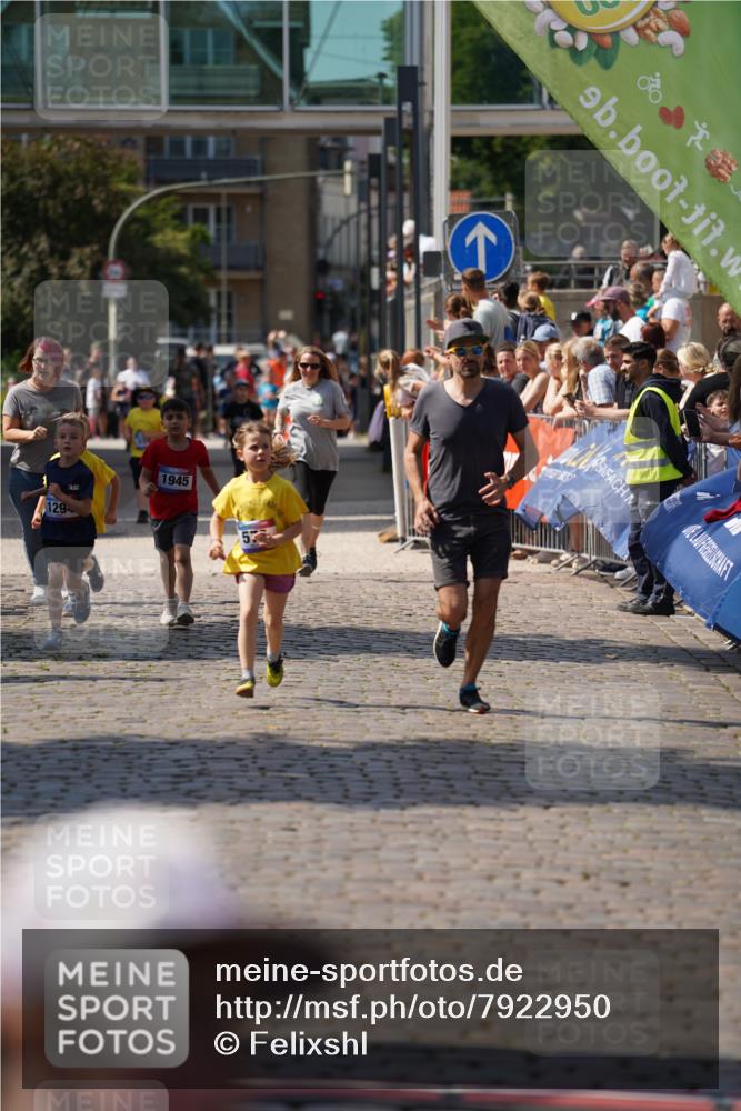 13.06.2025 - Holstenköstenlauf Felixshl http://msf.ph/oto/7922950 13.06.2025 15:39:42 Laufen 570, 573, 1294 meine-sportfotos.de