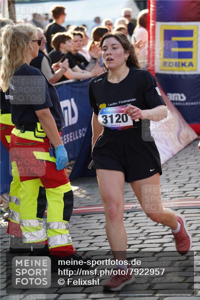 13.06.2025 - Holstenköstenlauf Felixshl http://msf.ph/oto/7922957 13.06.2025 19:51:00 Laufen 2003, 2158, 2674, 2698, 2739, 2835, 3081, 3120, 3221, 3621, 3928 meine-sportfotos.de