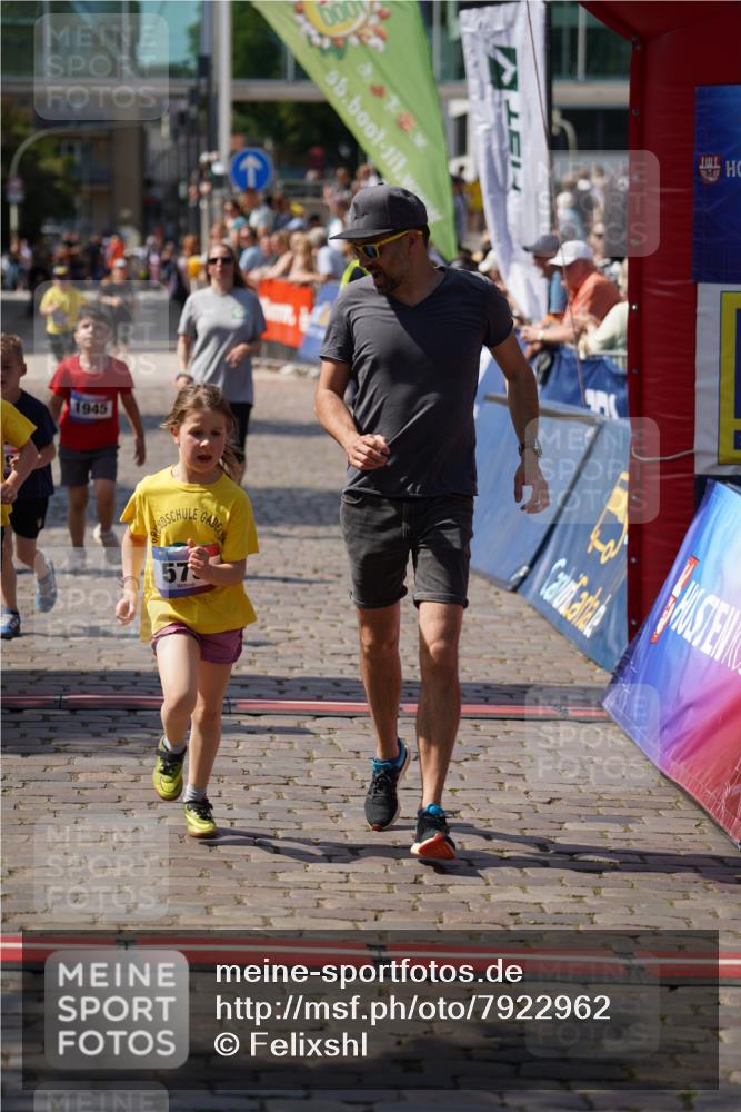 13.06.2025 - Holstenköstenlauf Felixshl http://msf.ph/oto/7922962 13.06.2025 15:39:49 Laufen 570, 573, 672, 680, 1294, 1945 meine-sportfotos.de