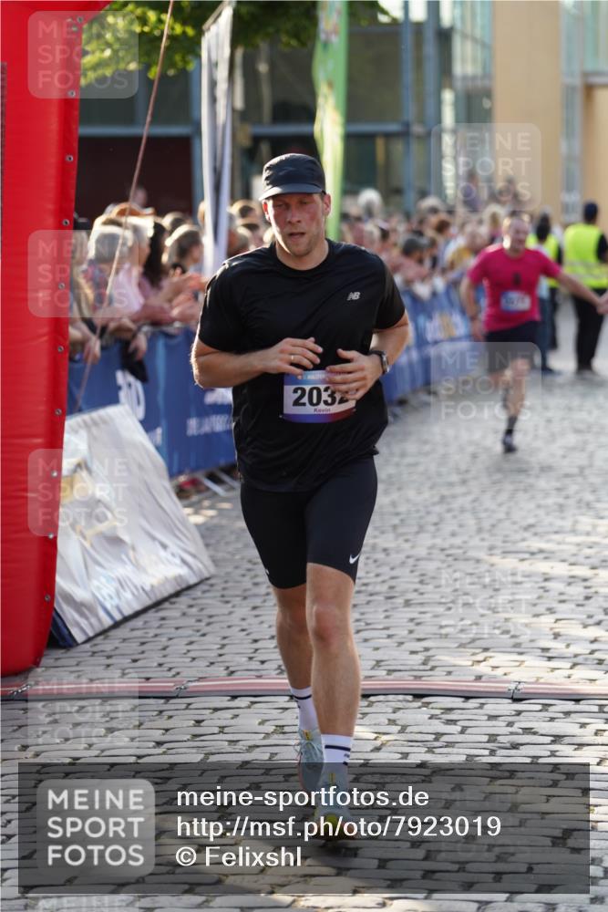 13.06.2025 - Holstenköstenlauf Felixshl http://msf.ph/oto/7923019 13.06.2025 19:51:27 Laufen 2032, 2571, 2624, 2634, 3631 meine-sportfotos.de
