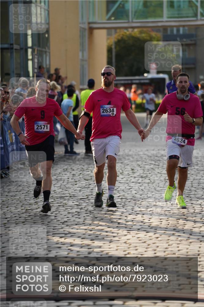 13.06.2025 - Holstenköstenlauf Felixshl http://msf.ph/oto/7923023 13.06.2025 19:51:28 Laufen 2032, 2571, 2624, 2634, 3631 meine-sportfotos.de
