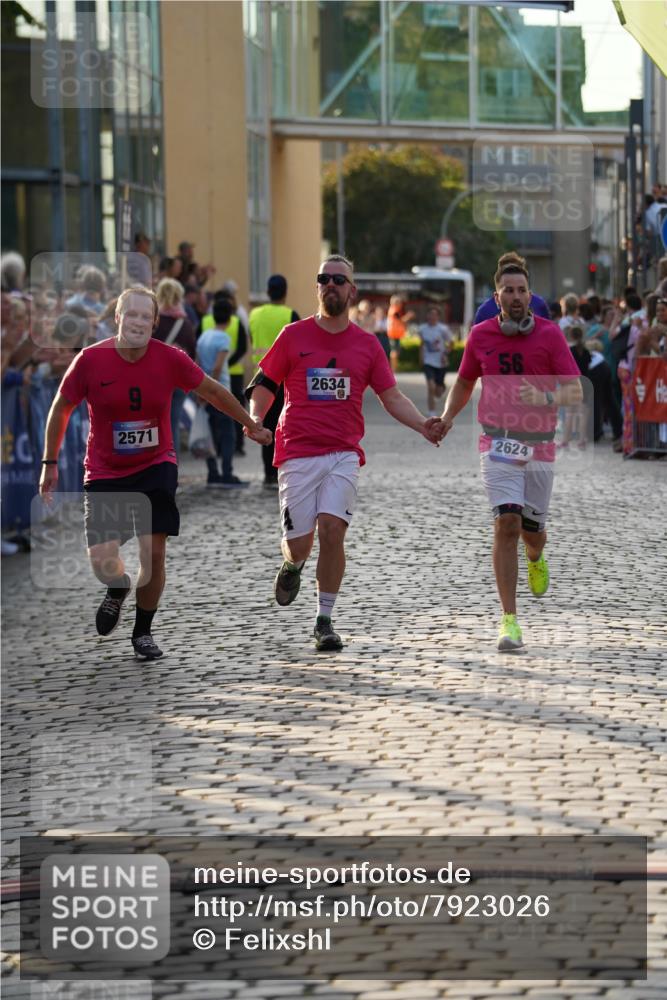 13.06.2025 - Holstenköstenlauf Felixshl http://msf.ph/oto/7923026 13.06.2025 19:51:28 Laufen 2032, 2571, 2624, 2634, 3631 meine-sportfotos.de