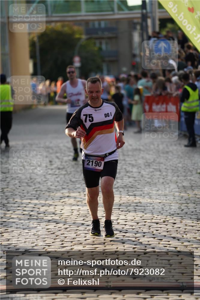 13.06.2025 - Holstenköstenlauf Felixshl http://msf.ph/oto/7923082 13.06.2025 19:51:43 Laufen 2126, 2190, 3214, 3247 meine-sportfotos.de