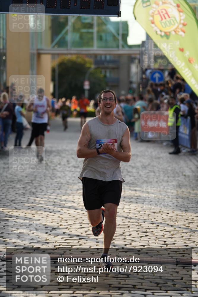 13.06.2025 - Holstenköstenlauf Felixshl http://msf.ph/oto/7923094 13.06.2025 19:51:54 Laufen 2818, 3220, 3620 meine-sportfotos.de