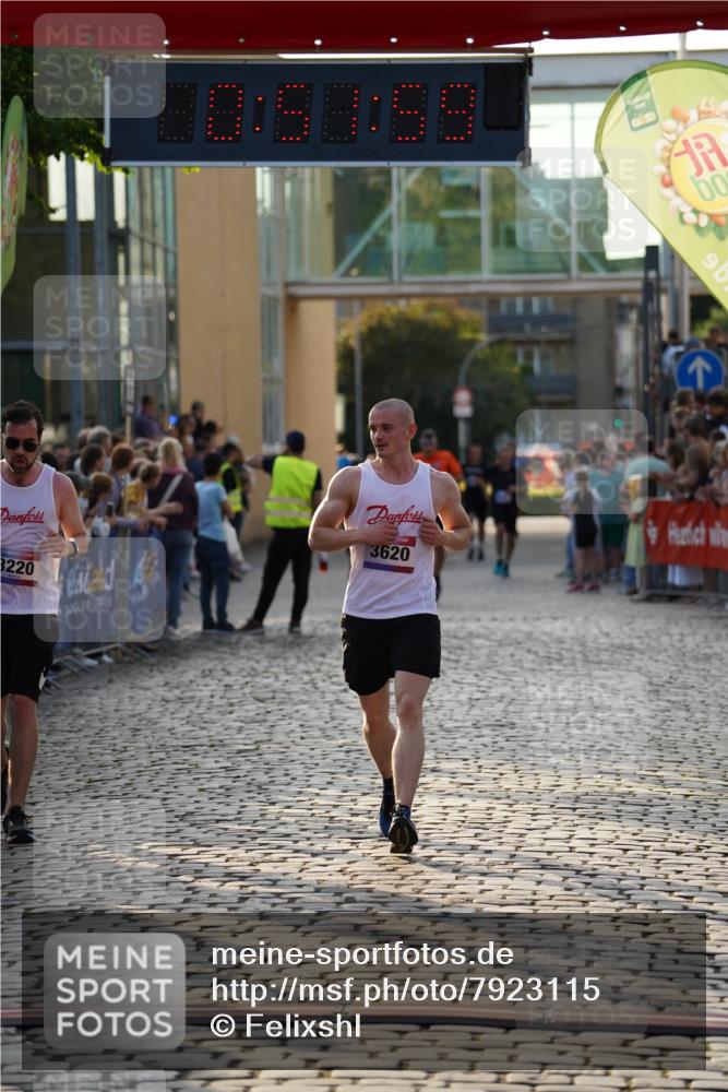 13.06.2025 - Holstenköstenlauf Felixshl http://msf.ph/oto/7923115 13.06.2025 19:51:58 Laufen 3220, 3594, 3620 meine-sportfotos.de