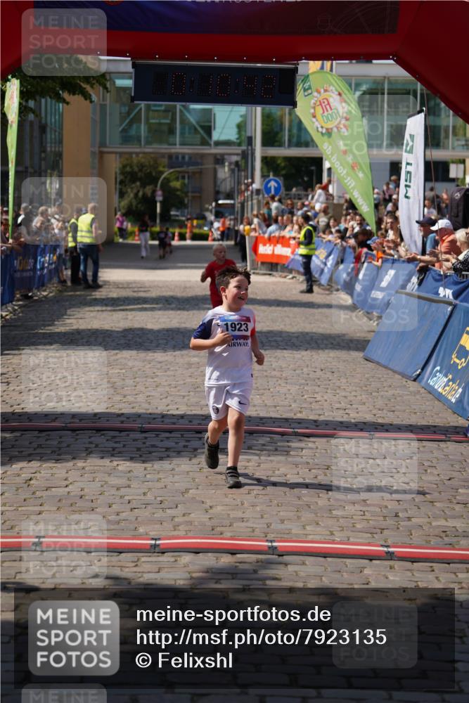 13.06.2025 - Holstenköstenlauf Felixshl http://msf.ph/oto/7923135 13.06.2025 15:40:42 Laufen 10, 1923 meine-sportfotos.de