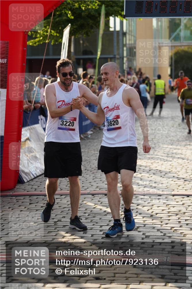 13.06.2025 - Holstenköstenlauf Felixshl http://msf.ph/oto/7923136 13.06.2025 19:52:03 Laufen 2437, 2524, 3220, 3594, 3620 meine-sportfotos.de