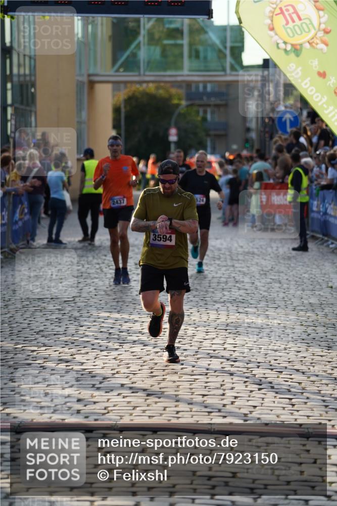 13.06.2025 - Holstenköstenlauf Felixshl http://msf.ph/oto/7923150 13.06.2025 19:52:05 Laufen 2437, 2524, 3594, 3913 meine-sportfotos.de