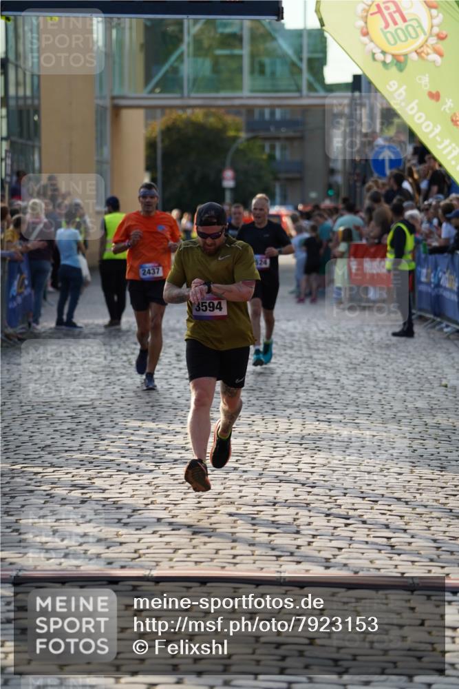 13.06.2025 - Holstenköstenlauf Felixshl http://msf.ph/oto/7923153 13.06.2025 19:52:05 Laufen 2437, 2524, 3594, 3913 meine-sportfotos.de