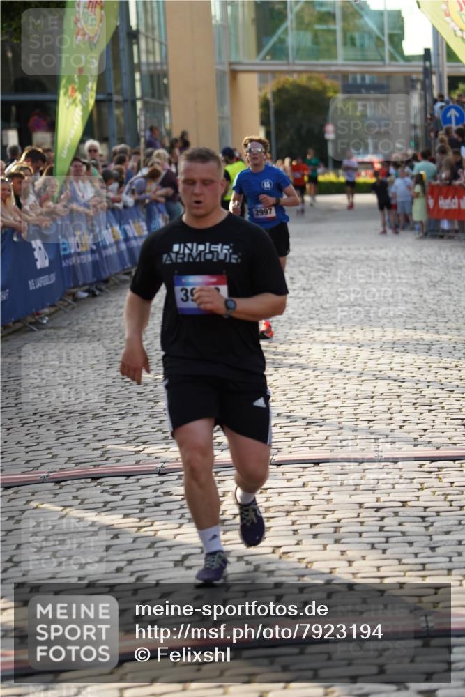 13.06.2025 - Holstenköstenlauf Felixshl http://msf.ph/oto/7923194 13.06.2025 19:52:13 Laufen 2437, 2524, 2997, 3913 meine-sportfotos.de