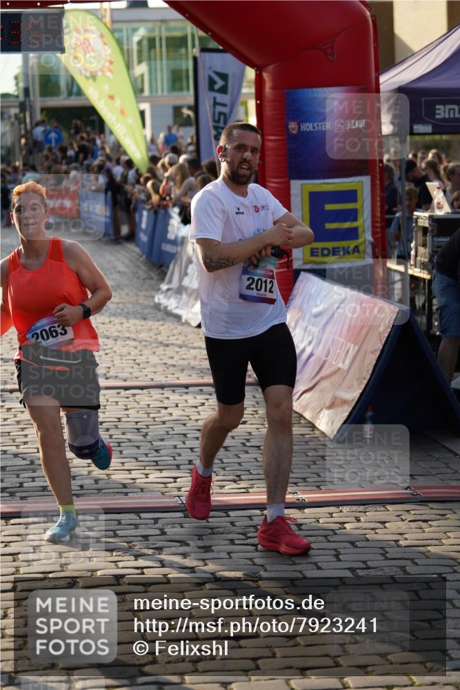13.06.2025 - Holstenköstenlauf Felixshl http://msf.ph/oto/7923241 13.06.2025 19:52:34 Laufen 2012, 2063, 3059 meine-sportfotos.de
