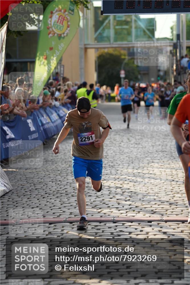 13.06.2025 - Holstenköstenlauf Felixshl http://msf.ph/oto/7923269 13.06.2025 19:52:45 Laufen 2291, 2512, 2665, 3789, 3849, 3875, 3891 meine-sportfotos.de